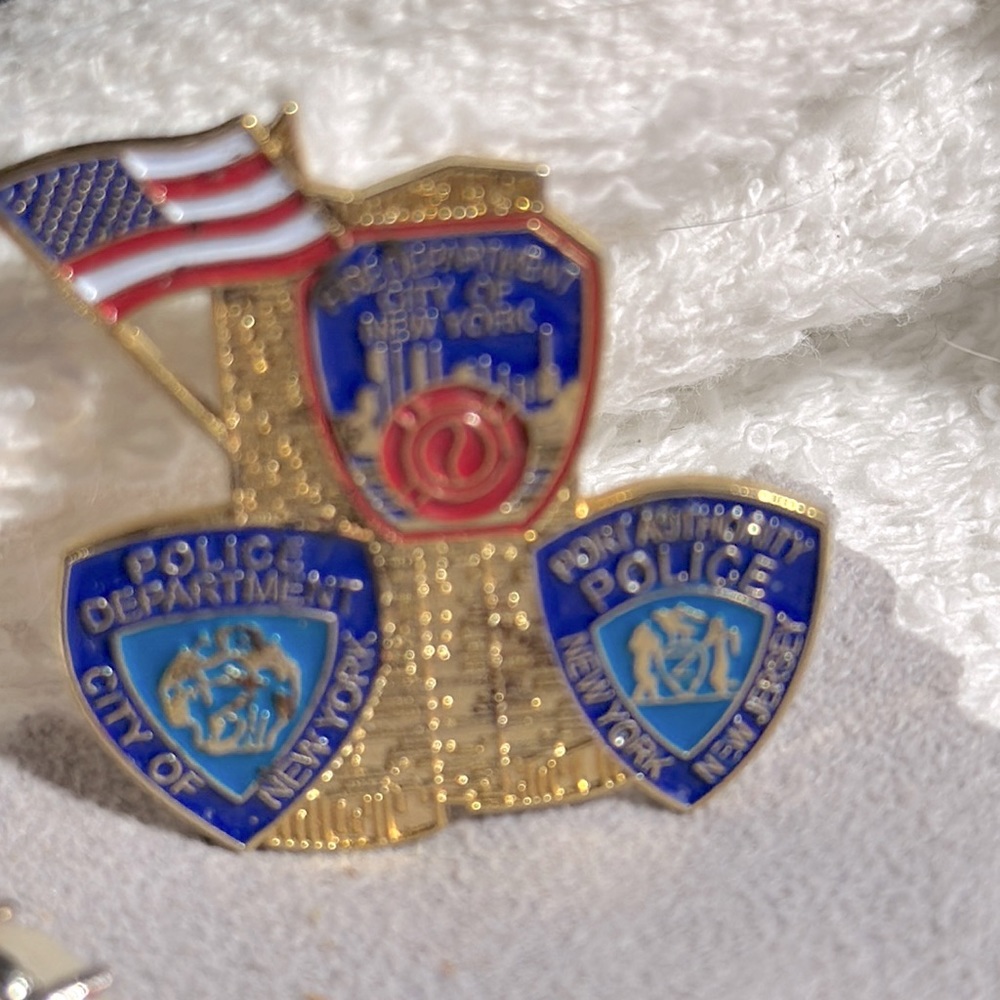 09-11-01 Pendant 20 Anniversary collectors items